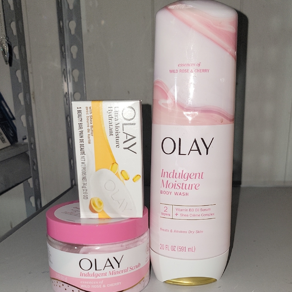 OLAY Wild Rose & Cherry Body Wash and Mineral Scrub Bundle